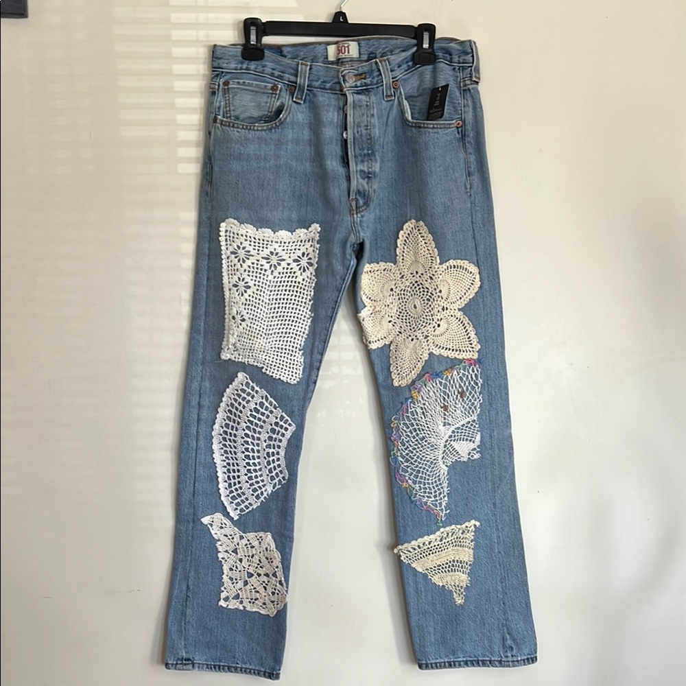 Levi’s NWT Women's Blue Jeans with Crochet Accents